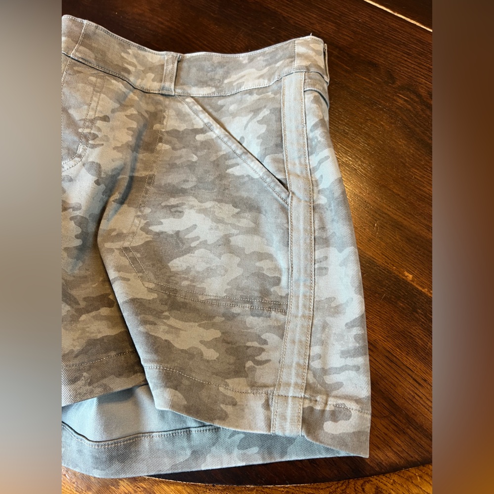 SPANX Stretch Twill Short Women’s Size L Stone Wash Camo 5” Inseam Beach Summer - Picture 10 of 13